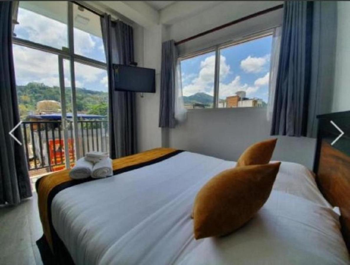 Nap Station Bed & Breakfast Kandy Bagian luar foto